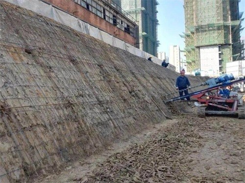 乌拉特中建筑边坡支护