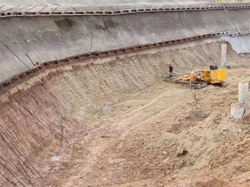 乌拉特中基坑边坡加固