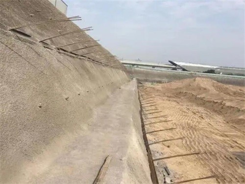 乌拉特中河道边坡加固